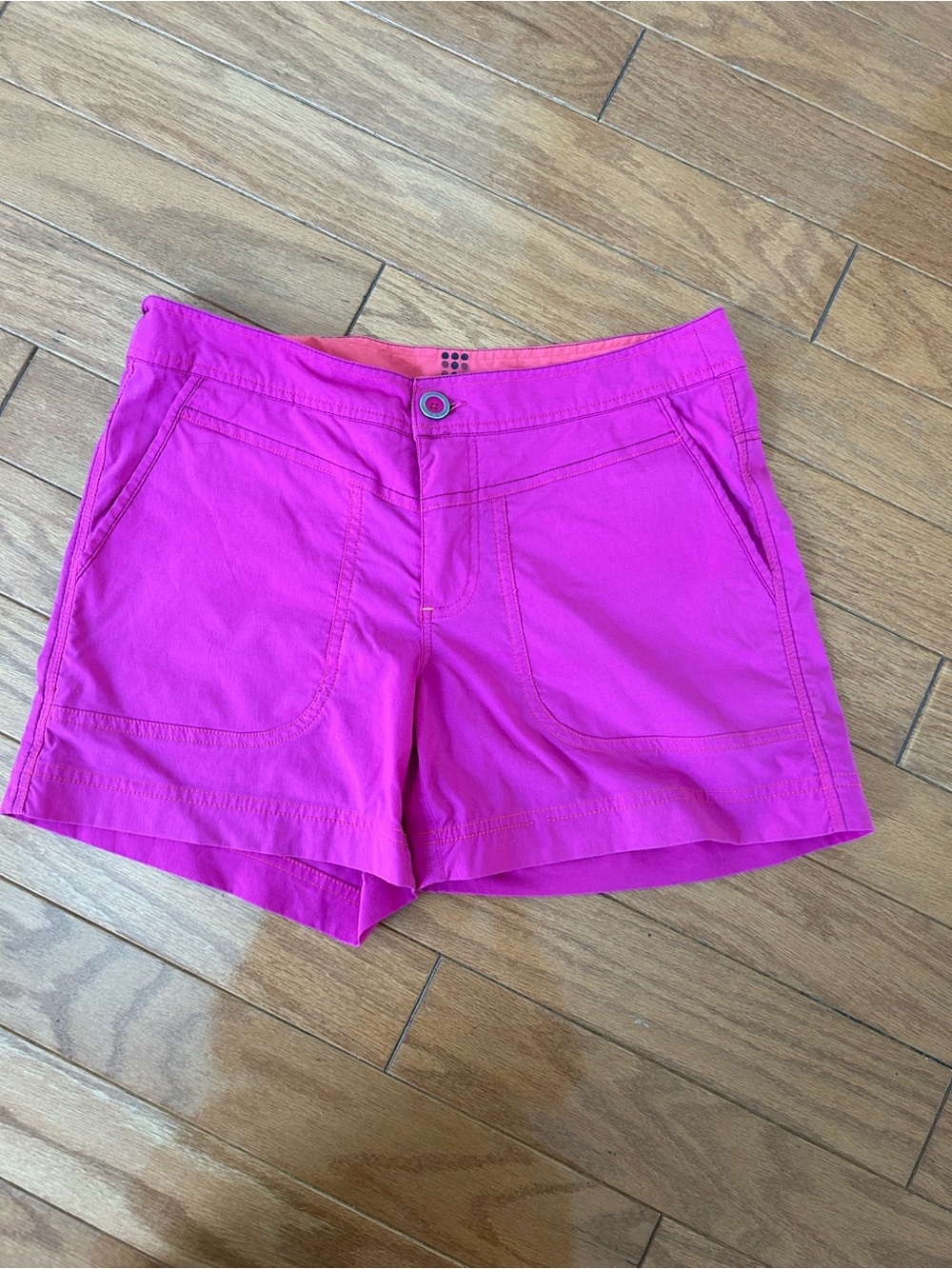 Title Nine shorts - Picture 3 of 3